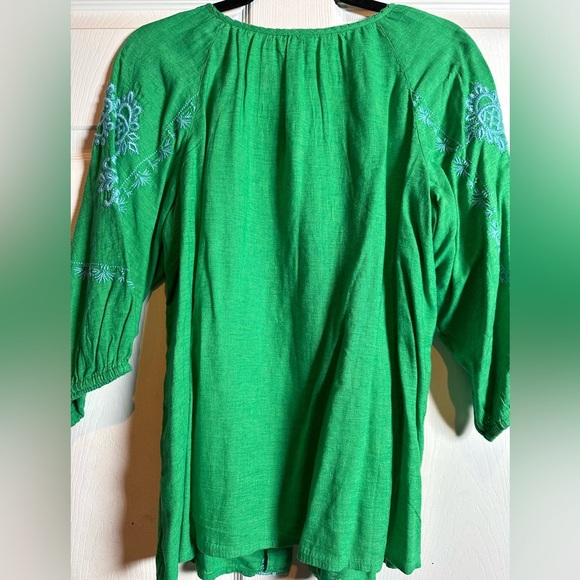 NWT Linen-Blend Embroidered Top
Sz Medium Petite - Picture 9 of 9